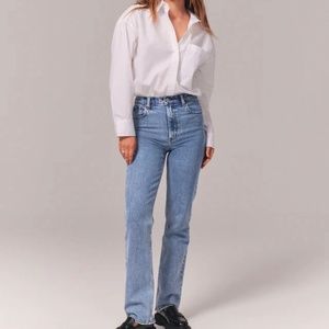 NWT Abercrombie Ultra High Rise 90s Straight Jean